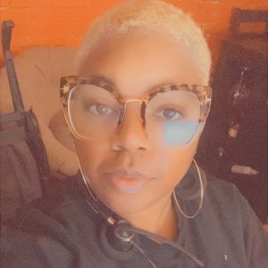 Meet your Posher, Dionne